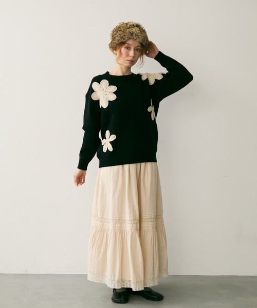 Crisp(クリスプ)の「フラワーモチーフニット(ニット/セーター・レディース・アイボリー/ブラック・FREE)」の4枚目の写真