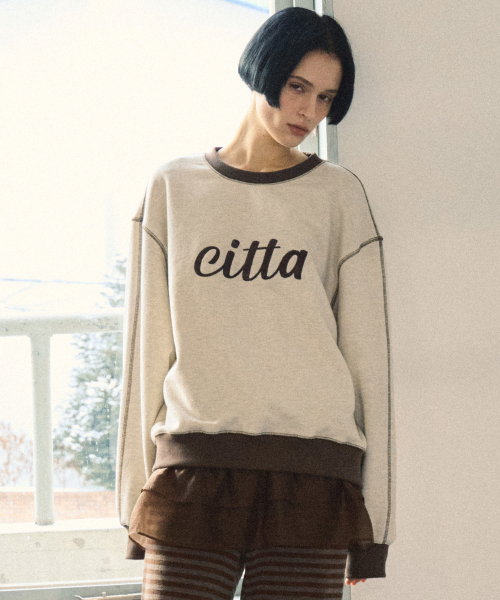 CITTA(シータ)の「チェーンステッチロゴスウェットシャツマンツーマンTシャツ_CTT309(オートメランジ_ブラウン)(Tシャツ/カットソー・レディース・その他・FREE)」の2枚目の写真