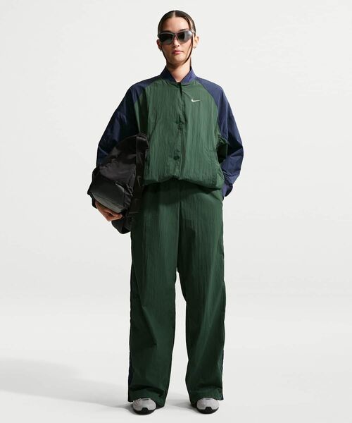 NIKE(ナイキ)の「ナイキ スポーツウェア ウィメンズ オーバーサイズド バーシティ ジャケット / Nike Sportswear Women's Oversized Varsity Jacket IF0333-323 Fir(ブルゾン・レディース・カモフラージュ・XL/L/XS/S/M)」の18枚目の写真