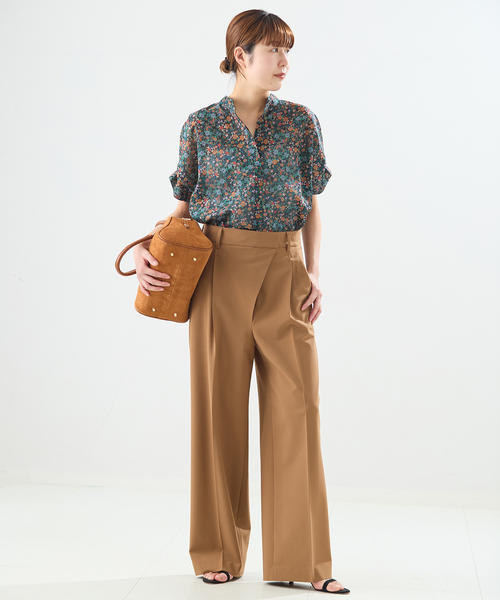 journal standard L'essage(ジャーナルスタンダードレサージュ)の「DEVEAUXフラワー&チェック/無地タックスリーブシャツ(シャツ/ブラウス・レディース・ブラック/ブルー系その他/ホワイト/ブラック系その他・FREE)」の5枚目の写真