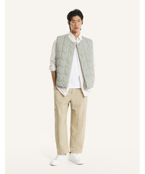 Maison Kitsune(メゾンキツネ)の「QUILTED VEST(ベスト・メンズ・セージグリーン/ブラック・M/S/L/XS/XL)」の13枚目の写真