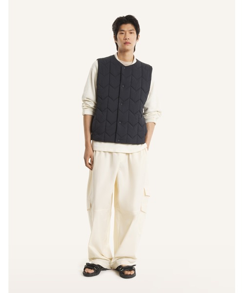 Maison Kitsune(メゾンキツネ)の「QUILTED VEST(ベスト・メンズ・セージグリーン/ブラック・M/S/L/XS/XL)」の5枚目の写真