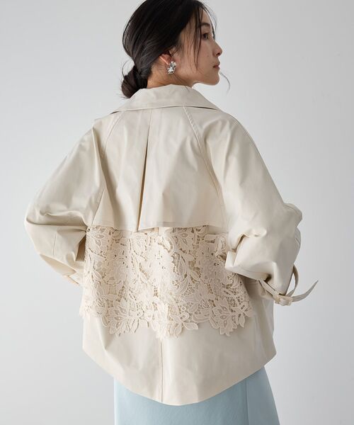 YECCA VECCA（イェッカヴェッカ）の「レースMIXショートトレンチコート（トレンチコート・レディース・ベージュ/ネイビー/アイボリー・FREE）」の2枚目の写真