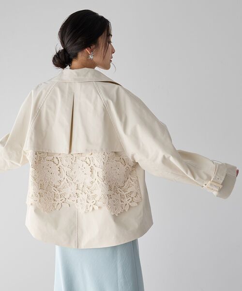 YECCA VECCA（イェッカヴェッカ）の「レースMIXショートトレンチコート（トレンチコート・レディース・ベージュ/ネイビー/アイボリー・FREE）」の9枚目の写真
