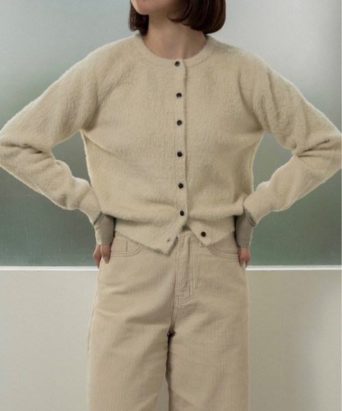 lawgy(ラウジー)の「shaggy button point compact cardigan / シャギーボタンポイントコンパクトカーディガン(カーディガン/ボレロ・レディース・アイボリー/キャメル・FREE)」の2枚目の写真