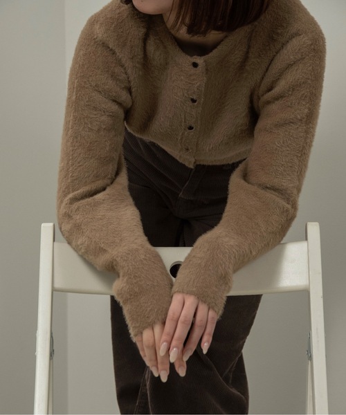 lawgy(ラウジー)の「shaggy button point compact cardigan / シャギーボタンポイントコンパクトカーディガン(カーディガン/ボレロ・レディース・アイボリー/キャメル・FREE)」の11枚目の写真