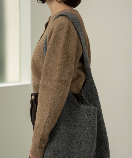 lawgy(ラウジー)の「shaggy button point compact cardigan / シャギーボタンポイントコンパクトカーディガン(カーディガン/ボレロ・レディース・アイボリー/キャメル・FREE)」の12枚目の写真