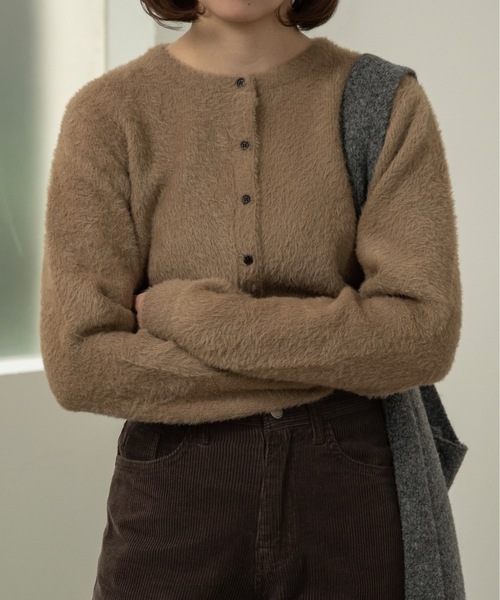 lawgy(ラウジー)の「shaggy button point compact cardigan / シャギーボタンポイントコンパクトカーディガン(カーディガン/ボレロ・レディース・アイボリー/キャメル・FREE)」の9枚目の写真