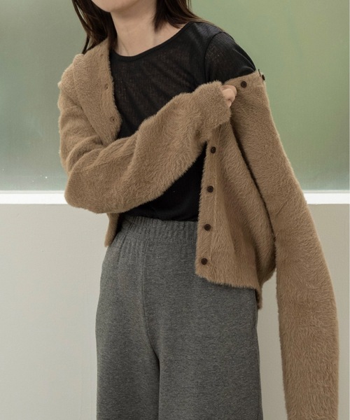 lawgy(ラウジー)の「shaggy button point compact cardigan / シャギーボタンポイントコンパクトカーディガン(カーディガン/ボレロ・レディース・アイボリー/キャメル・FREE)」の13枚目の写真