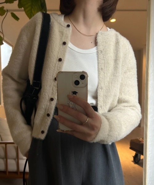 lawgy(ラウジー)の「shaggy button point compact cardigan / シャギーボタンポイントコンパクトカーディガン(カーディガン/ボレロ・レディース・アイボリー/キャメル・FREE)」の20枚目の写真