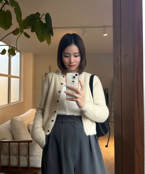 lawgy(ラウジー)の「shaggy button point compact cardigan / シャギーボタンポイントコンパクトカーディガン(カーディガン/ボレロ・レディース・アイボリー/キャメル・FREE)」の15枚目の写真