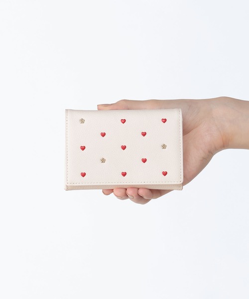 MARY QUANT（マリークワント）の「ハートフロート カードケース（カードケース・レディース・ブラック/ホワイト・FREE）」の2枚目の写真