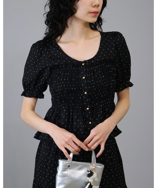 Doumoi（ドゥモエ）の「ドット柄シャーリングブラウス＆ティアードスカート　セットアップ（セットアップ・レディース・ベージュ/ブラック・FREE）」の8枚目の写真