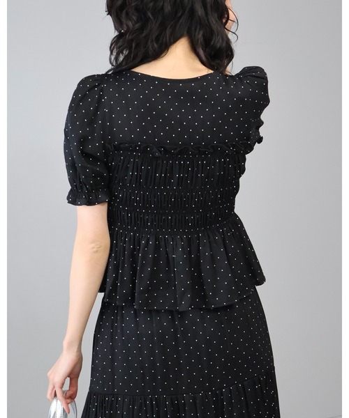 Doumoi（ドゥモエ）の「ドット柄シャーリングブラウス＆ティアードスカート　セットアップ（セットアップ・レディース・ベージュ/ブラック・FREE）」の10枚目の写真
