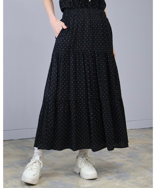 Doumoi（ドゥモエ）の「ドット柄シャーリングブラウス＆ティアードスカート　セットアップ（セットアップ・レディース・ベージュ/ブラック・FREE）」の16枚目の写真