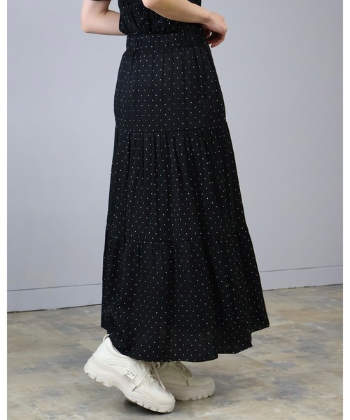 Doumoi（ドゥモエ）の「ドット柄シャーリングブラウス＆ティアードスカート　セットアップ（セットアップ・レディース・ベージュ/ブラック・FREE）」の19枚目の写真
