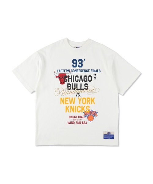 WIND AND SEA（ウィンダンシー）の「Multi-Technique Graphic Tee(BULLS_KNICKS)（Tシャツ/カットソー・メンズ・ブラック/ホワイト・MEDIUM/X-LARGE/SMALL/LARGE）」の2枚目の写真