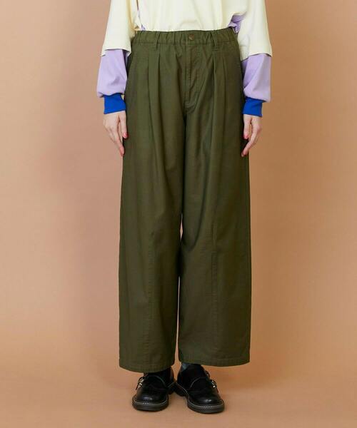 FRAPBOIS（フラボア）の「バックサテン パンツ（その他パンツ・レディース・ベージュ/グリーン・1/2/3）」の2枚目の写真