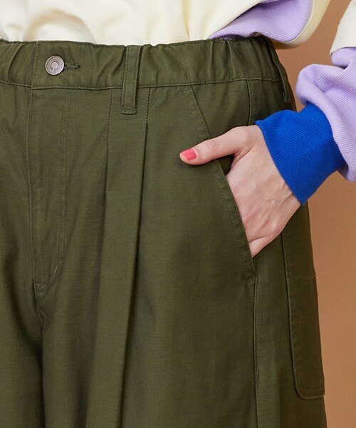 FRAPBOIS(フラボア)の「バックサテン パンツ(その他パンツ・レディース・ベージュ/グリーン・1/2/3/0)」の5枚目の写真