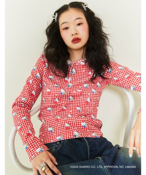 Little sunny bite(リトルサニーバイト)の「【Little sunny bite】hello kitty x little sunny bite print tops(Tシャツ/カットソー・レディース・ブルー/ブラック/レッド・SMALL)」の3枚目の写真