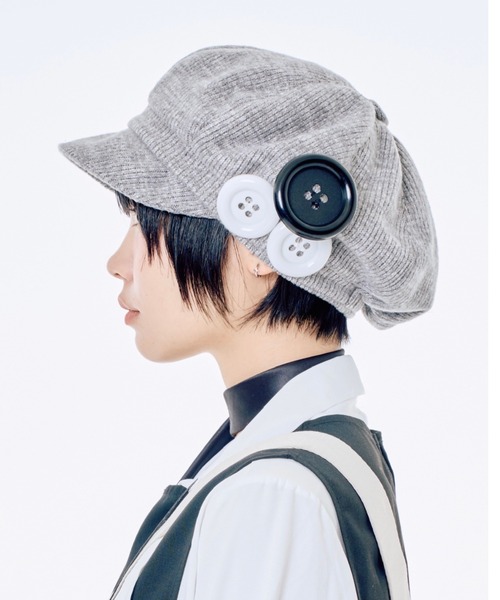 Never mind the XU / Chikashitsu+（ネバーマインド ザ エックスユー / チカシツプラス）の「【Nerd out XU】Big button newsboy cap / 【ナードアウトエックスユー】ビッグボタンニュースボーイキャップ <着用動画あり>（キャスケット・レディース・グレー・ONE SIZE）」の12枚目の写真