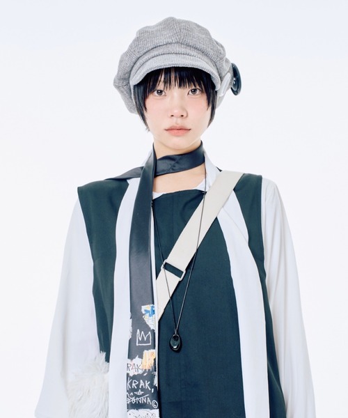 Never mind the XU / Chikashitsu+（ネバーマインド ザ エックスユー / チカシツプラス）の「【Nerd out XU】Big button newsboy cap / 【ナードアウトエックスユー】ビッグボタンニュースボーイキャップ <着用動画あり>（キャスケット・レディース・グレー・ONE SIZE）」の5枚目の写真