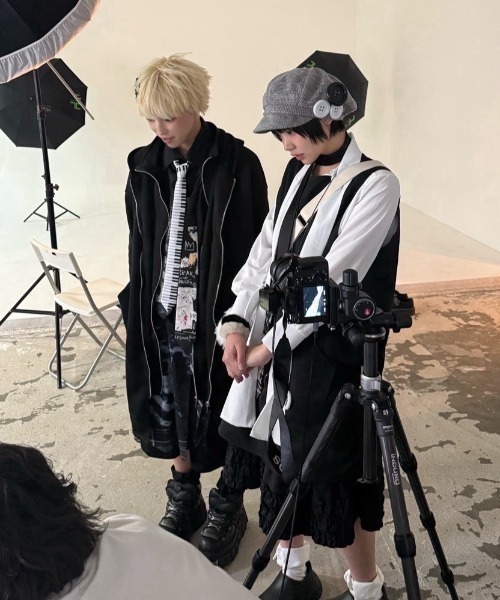 Never mind the XU / Chikashitsu+（ネバーマインド ザ エックスユー / チカシツプラス）の「【Nerd out XU】Big button newsboy cap / 【ナードアウトエックスユー】ビッグボタンニュースボーイキャップ <着用動画あり>（キャスケット・レディース・グレー・ONE SIZE）」の8枚目の写真