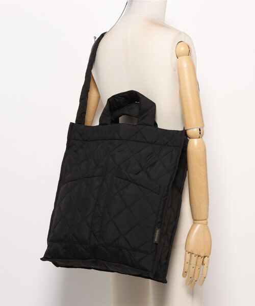 LAVENHAM（ラベンハム）の「Black Edition Tile Bag Unisex / ブラック エディション タイル バッグ ユニセックス（トートバッグ・レディース・ダークブラック・ONE SIZE）」の7枚目の写真