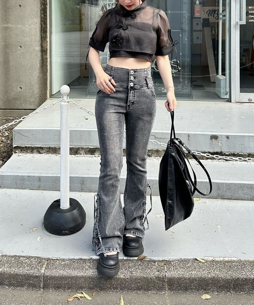 Another Branch olive des olive（アナザーブランチオリーブデオリーブ）の「サイドレースＵＰセミフレアデニム（その他パンツ・レディース・ケミカルウォッシュ/その他/スミクロ・MEDIUM/SMALL）」の2枚目の写真