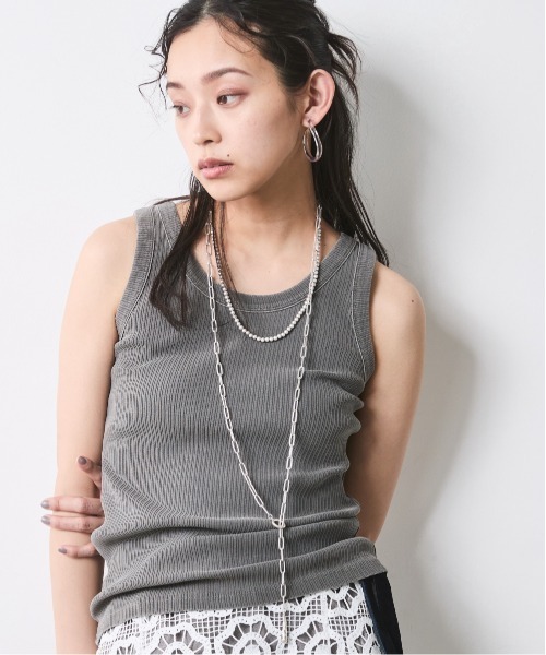CHIC STYLE(シックスタイル)の「ピグメント染テレコタンクトップ<大きいサイズ有>シックスタイル(キャミソール・レディース・オフホワイト/モカ/チャコール・L/M/5L/4L/3L/LL)」の2枚目の写真