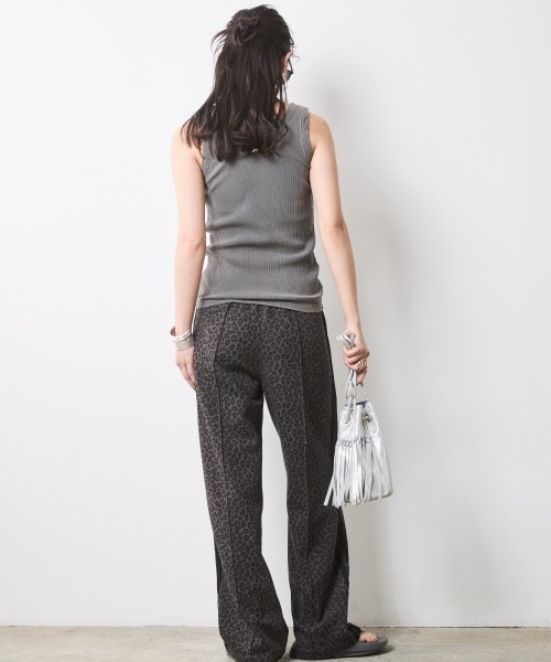 CHIC STYLE(シックスタイル)の「ピグメント染テレコタンクトップ<大きいサイズ有>シックスタイル(キャミソール・レディース・オフホワイト/モカ/チャコール・L/M/5L/4L/3L/LL)」の20枚目の写真