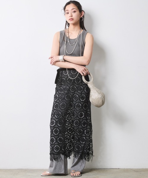 CHIC STYLE(シックスタイル)の「ピグメント染テレコタンクトップ<大きいサイズ有>シックスタイル(キャミソール・レディース・オフホワイト/モカ/チャコール・L/M/5L/4L/3L/LL)」の18枚目の写真