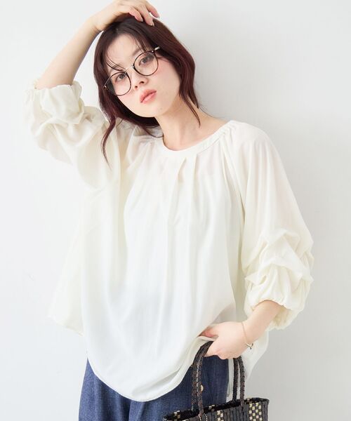 le.coeur blanc（ルクールブラン）の「タックスリーブブラウス（シャツ/ブラウス・レディース・オフホワイト/ブルー/ダークグレー・38）」の2枚目の写真