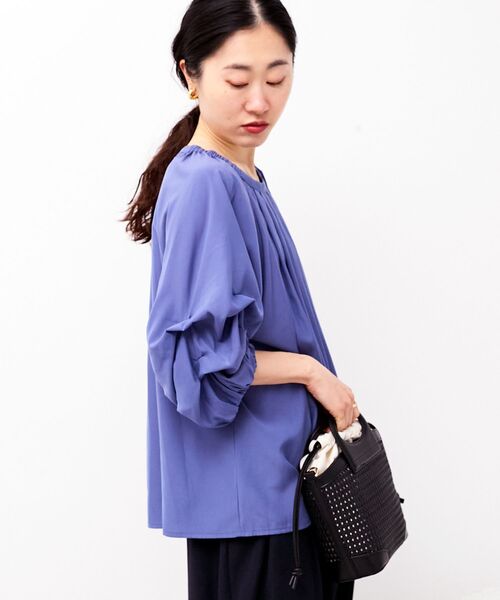 le.coeur blanc（ルクールブラン）の「タックスリーブブラウス（シャツ/ブラウス・レディース・オフホワイト/ブルー/ダークグレー・38）」の3枚目の写真