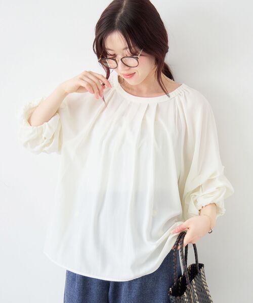 le.coeur blanc（ルクールブラン）の「タックスリーブブラウス（シャツ/ブラウス・レディース・オフホワイト/ブルー/ダークグレー・38）」の5枚目の写真