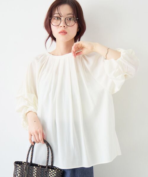 le.coeur blanc（ルクールブラン）の「タックスリーブブラウス（シャツ/ブラウス・レディース・オフホワイト/ブルー/ダークグレー・38）」の6枚目の写真