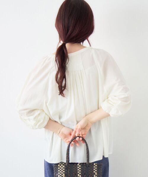 le.coeur blanc（ルクールブラン）の「タックスリーブブラウス（シャツ/ブラウス・レディース・オフホワイト/ブルー/ダークグレー・38）」の8枚目の写真