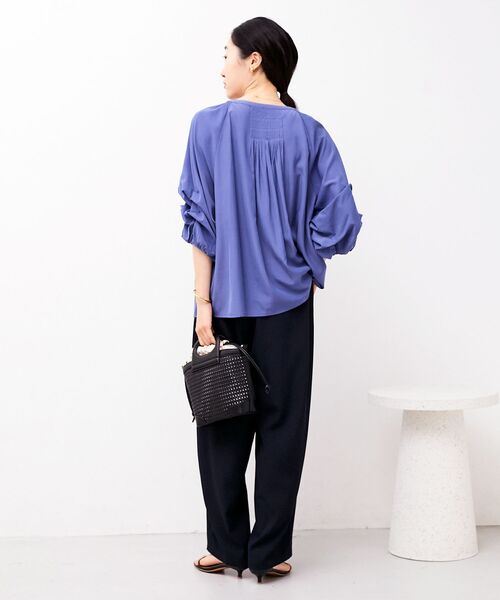 le.coeur blanc（ルクールブラン）の「タックスリーブブラウス（シャツ/ブラウス・レディース・オフホワイト/ブルー/ダークグレー・38）」の16枚目の写真