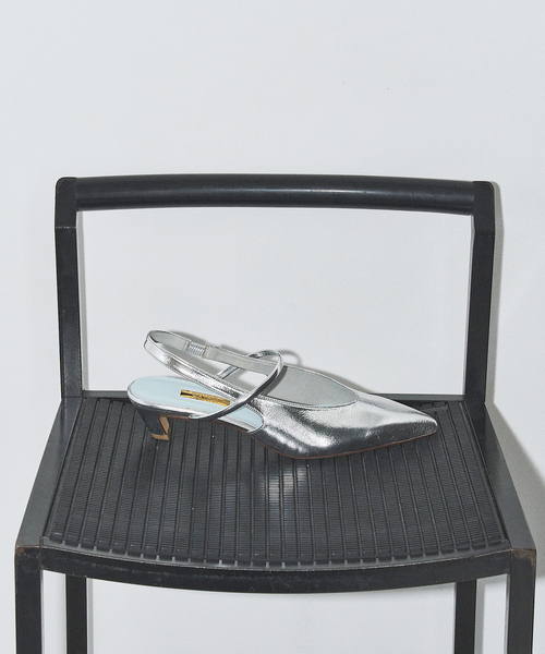 GRISE(グリーズ)の「GRISE4cmポインテッドUカットストラップスリングバック(パンプス・レディース・シルバー/ブラック/キャメル・25cm/22.5cm/22cm/24.5cm/24cm/23.5cm/23cm)」の7枚目の写真