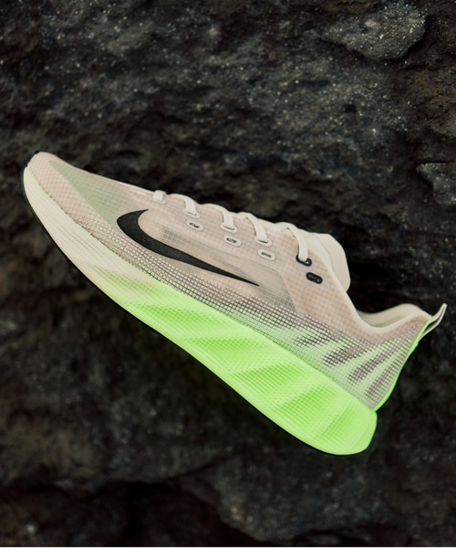 NIKE(ナイキ)の「AVA X HM9697-700(スニーカー・メンズ・イエロー・28.0cm/27.5cm/27.0cm/26.0cm/26.5cm/29.0cm/28.5cm/30.0cm)」の9枚目の写真