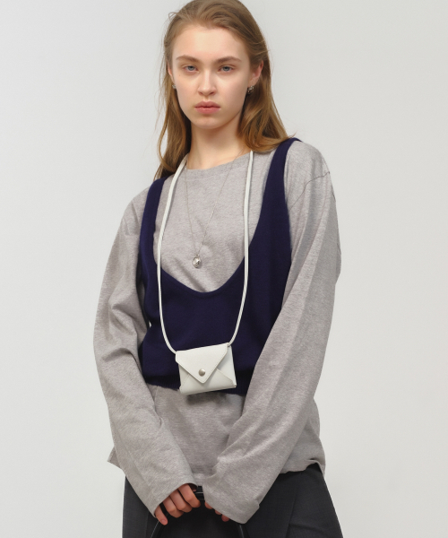 MOONSUN(ムーンサン)の「MJ UNISEX, Oversized Long Sleeve T-Shirt / Gray(Tシャツ/カットソー・レディース・その他・MEDIUM/LARGE)」の3枚目の写真