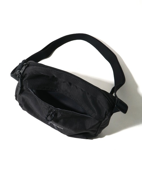 Calvin Klein（カルバン・クライン）の「【Calvin Klein/カルバンクライン】BOLD CAMERA BAG / ボールド カメラバッグ ショルダーバッグ（ショルダーバッグ・メンズ・ブラック・FREE）」の2枚目の写真