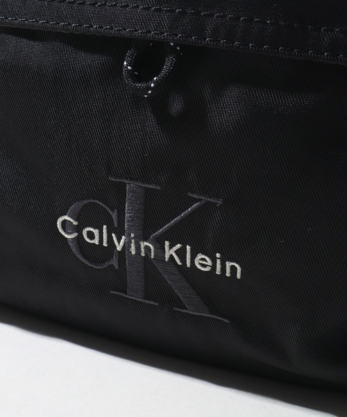 Calvin Klein（カルバン・クライン）の「【Calvin Klein/カルバンクライン】BOLD CAMERA BAG / ボールド カメラバッグ ショルダーバッグ（ショルダーバッグ・メンズ・ブラック・FREE）」の4枚目の写真