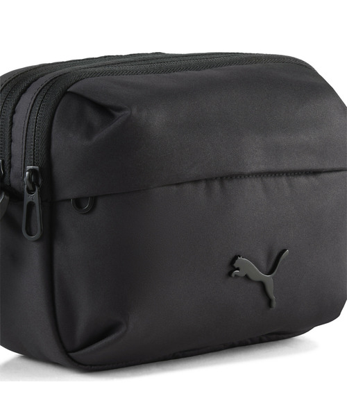 PUMA（プーマ）の「PUMA プーマ ユニセックス エッセンシャルズ クロスボディ バッグ 2L（ショルダーバッグ・メンズ・ネイビー/ブラック・フリー）」の5枚目の写真