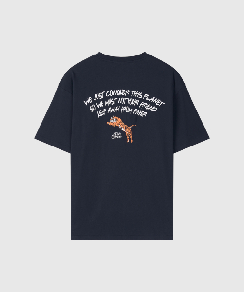 FAKE CAMPER（フェイクキャンパー）の「アーチスクリプトレタリング半袖Tシャツ[NAVY]（Tシャツ/カットソー・メンズ・ネイビー・X-LARGE/MEDIUM/SMALL/LARGE/XX-LARGE）」の7枚目の写真