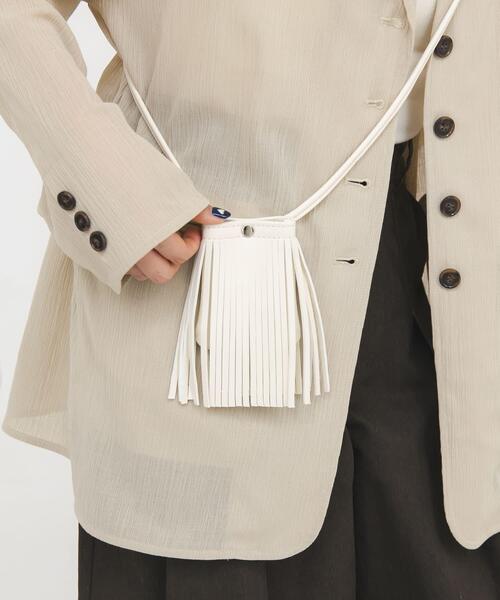 KBF(ケイビーエフ)の「フリンジマルチアクセサリー(ポーチ・レディース・ブラック/アイボリー・ONE)」の1枚目の写真