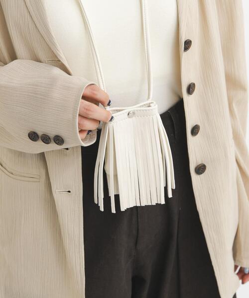 KBF(ケイビーエフ)の「フリンジマルチアクセサリー(ポーチ・レディース・ブラック/アイボリー・ONE)」の4枚目の写真