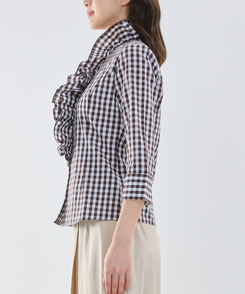 NARACAMICIE（ナラカミーチェ）の「【NARACAMICIE】ギンガムチェックスタンドフリル七分袖シャツ（シャツ/ブラウス・レディース・ブルー/ネイビー/ブラウン・L/M）」の8枚目の写真