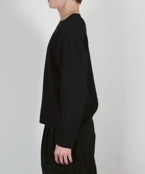 Chikashitsu +(チカシツプラス)の「【Chikashitsu +】Cutting cropped tee / 【チカシツプラス】カッティングクロップドリブ長袖Tシャツ<着用動画あり>(Tシャツ/カットソー・メンズ・ブラック/アイボリー/ライトカーキ・ONE SIZE)」の10枚目の写真