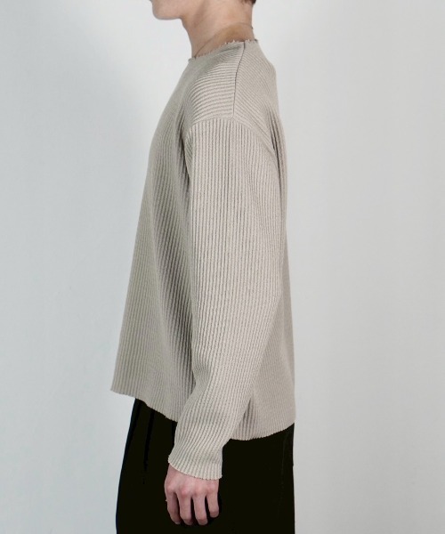 Chikashitsu +(チカシツプラス)の「【Chikashitsu +】Cutting cropped tee / 【チカシツプラス】カッティングクロップドリブ長袖Tシャツ<着用動画あり>(Tシャツ/カットソー・メンズ・ブラック/アイボリー/ライトカーキ・ONE SIZE)」の17枚目の写真